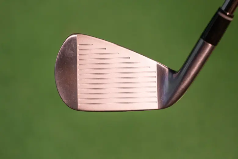 フォーティーン TB-3 FORGED アイアンのフェースと打感