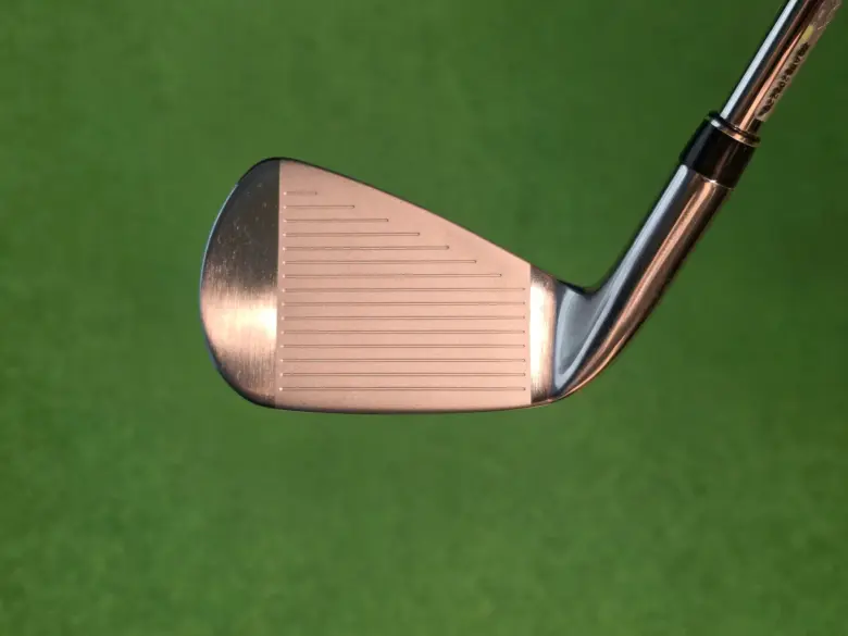 ゼクシオ14 プラス アイアンのフェースと打感