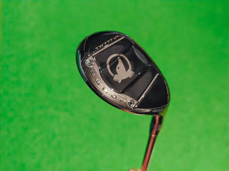 本間ゴルフ TW777 ユーティリティの樹脂バッジ