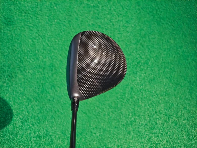 クアンタム トリプルダイヤモンド ドライバーのヘッド形状1