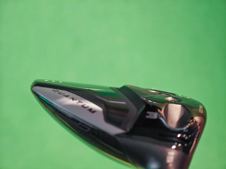 キャロウェイ クアンタム トリプルダイヤモンド フェアウェイウッドの段差のあるソール