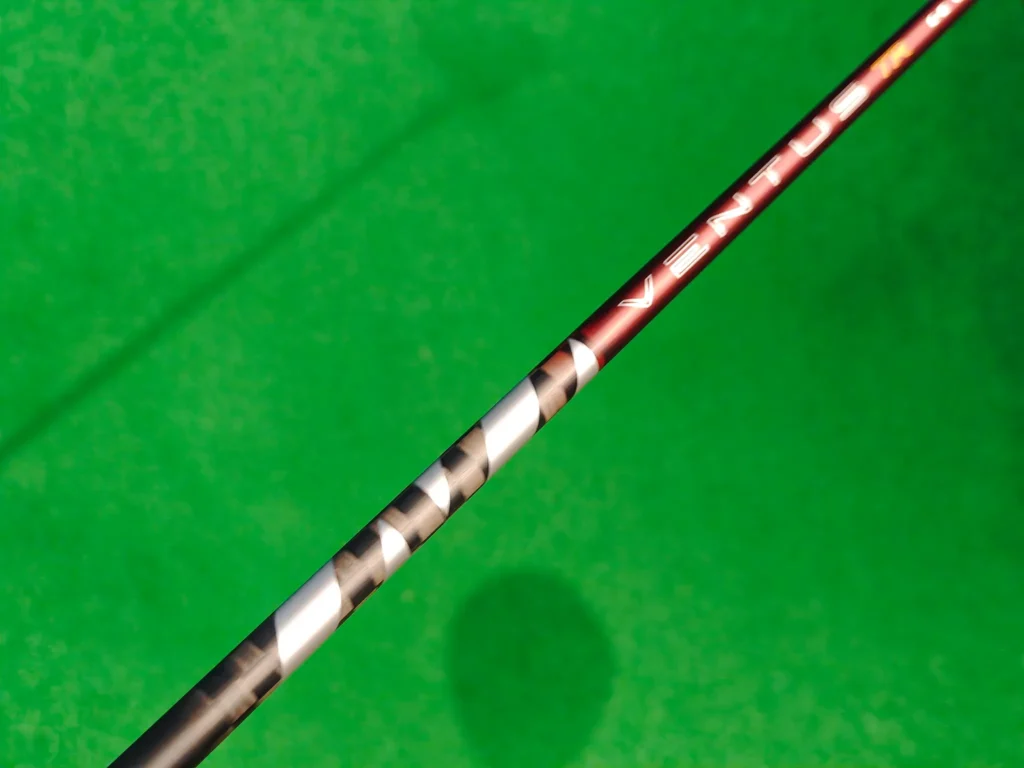 26 VENTUS TR レッドのデザイン2