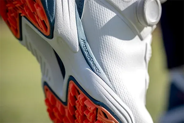 MIZUNO NEO IMPACTのアウトソール接写