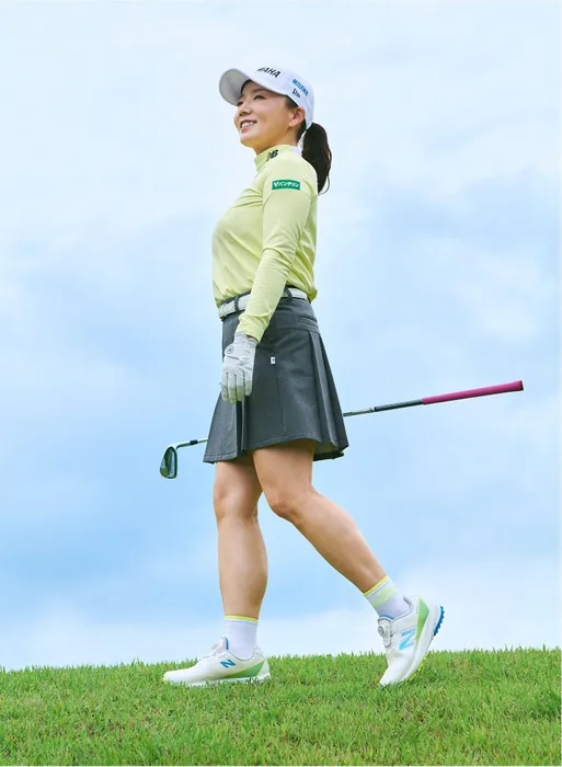 FuelCell 910v1を着用してコースを歩く有村智恵