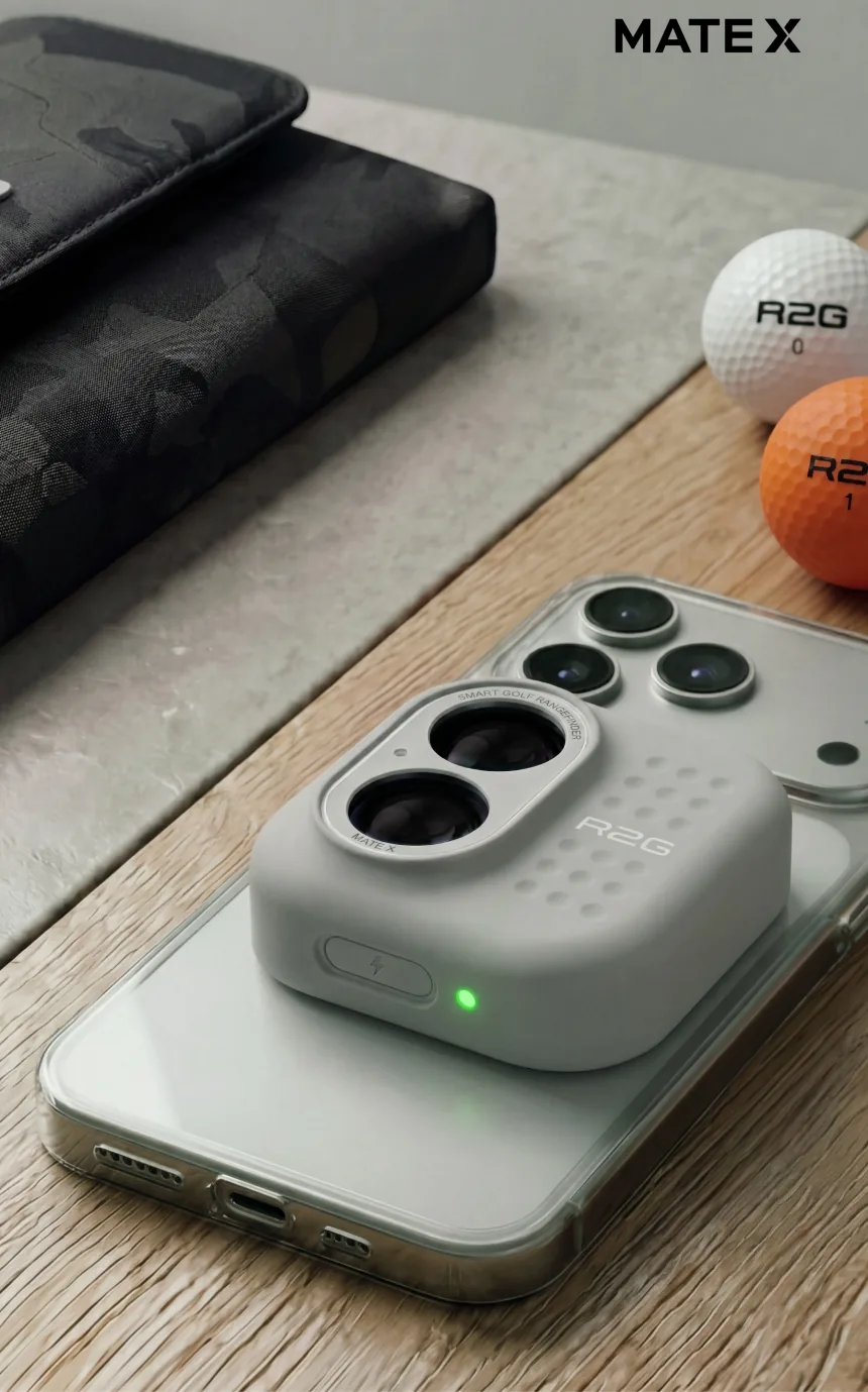 スマホに装着したMATE X。シリコンカバー装着時
