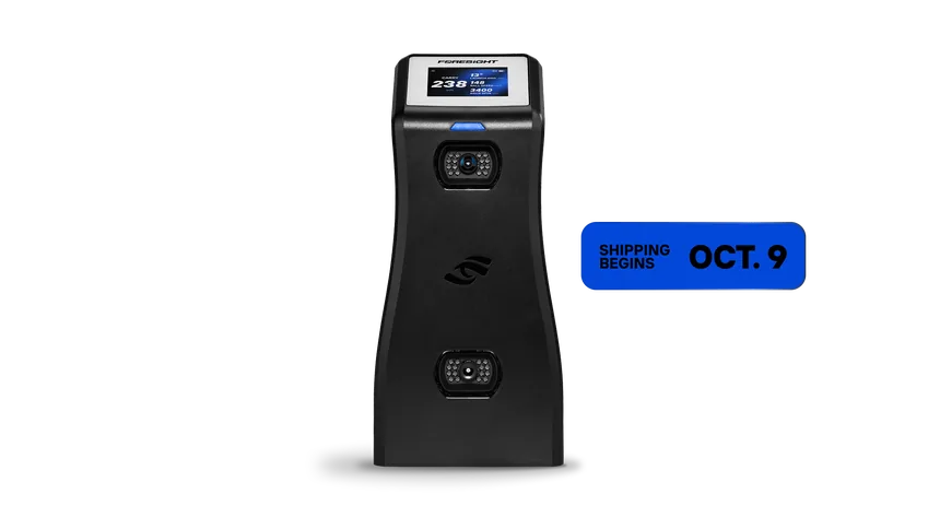 フォーサイトスポーツ GC2の正面。2台のカメラと2.8インチのカラー画面