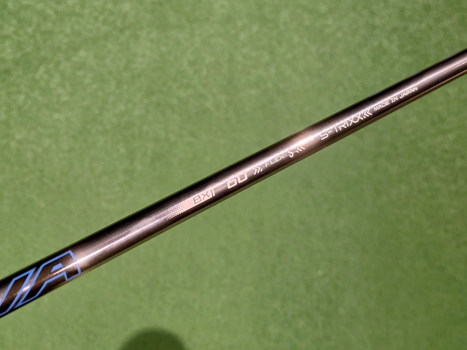 IGNOVA BXのデザイン(シャフトのBXI 60 FLEX-S表記のアップ)