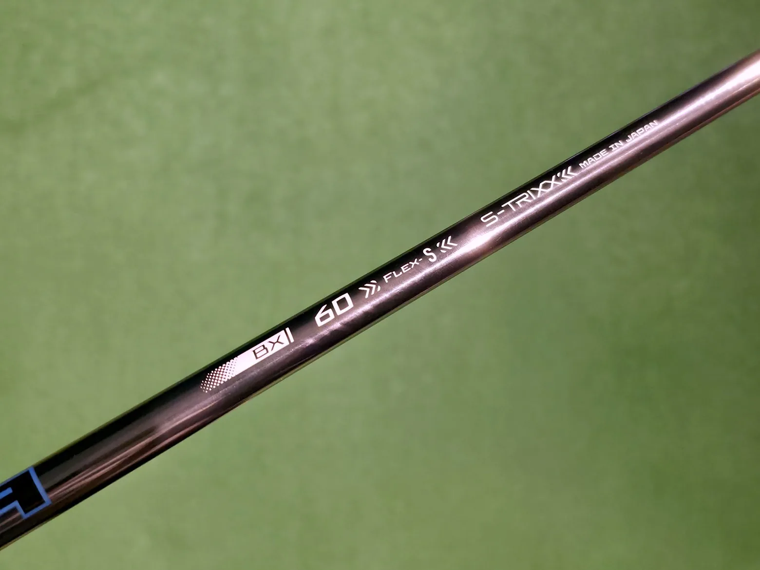 IGNOVA BXのデザイン(BXI 60 FLEX-S と MADE IN JAPAN 表記のアップ)